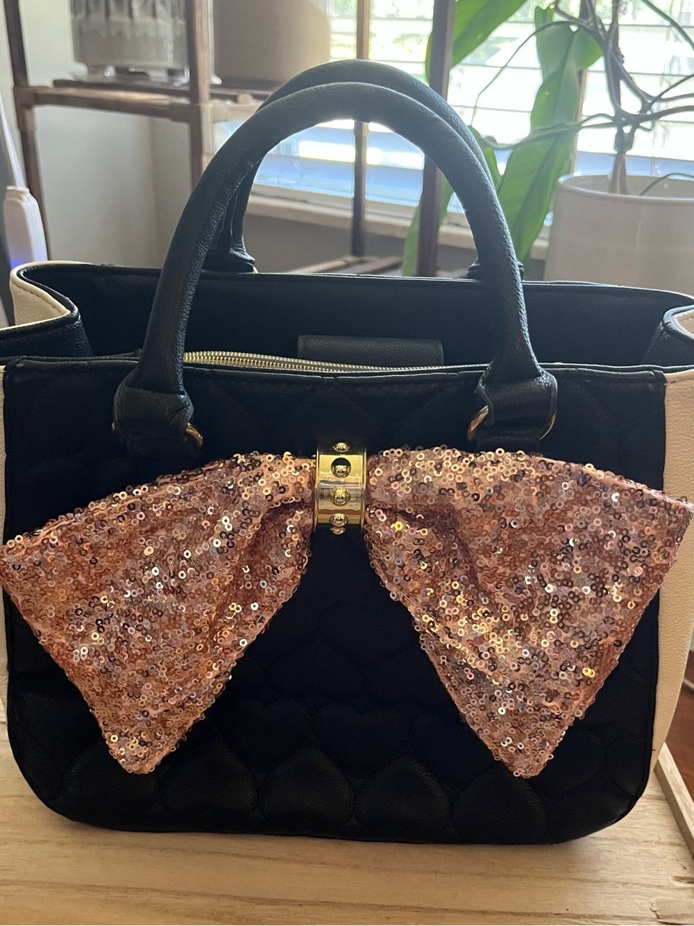 NWOT Betsey Johnson “Oh Bow” Black Satchel Handbag Large Rose Gold Sequin Bow